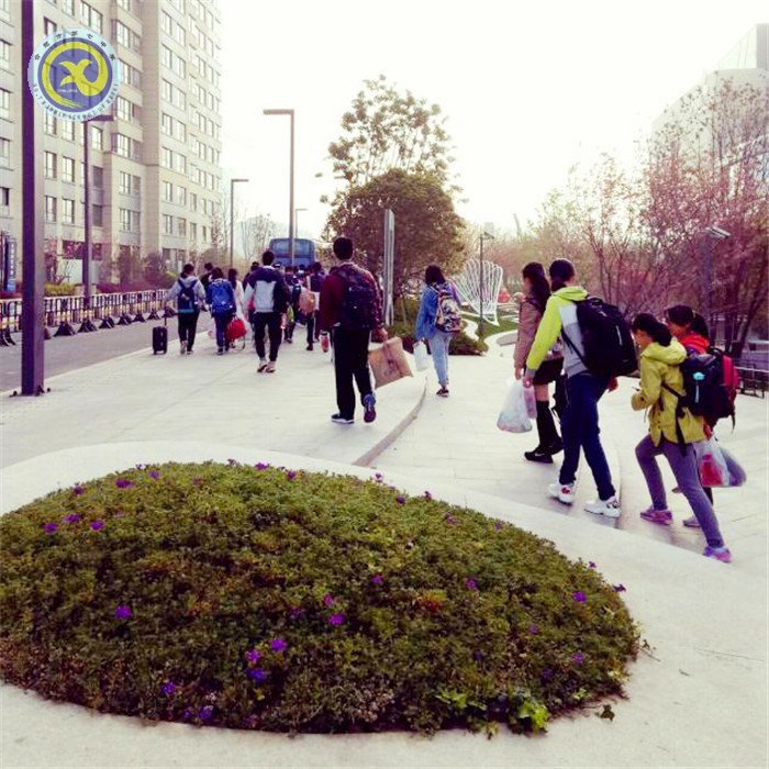 離時古寺西邊路，莘莘學(xué)子滿目中(圖1)