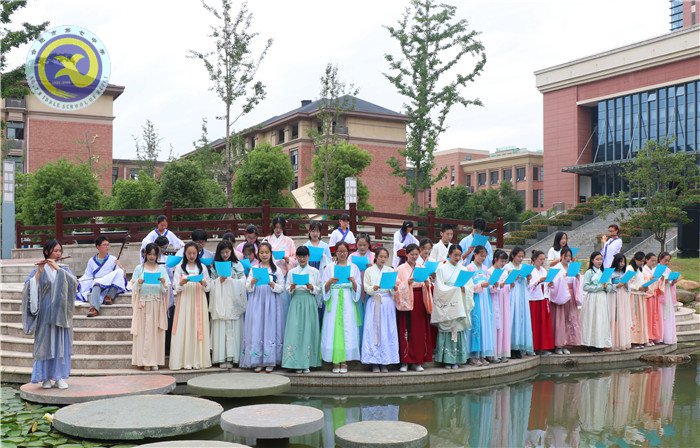 新安晚報(bào):從課堂走向課程從課程走向全面育人(圖1)