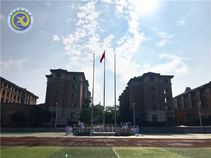 堅(jiān)定理想信念  系好人生第一?？圩?圖1)