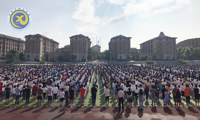 堅(jiān)定理想信念  系好人生第一?？圩?圖2)