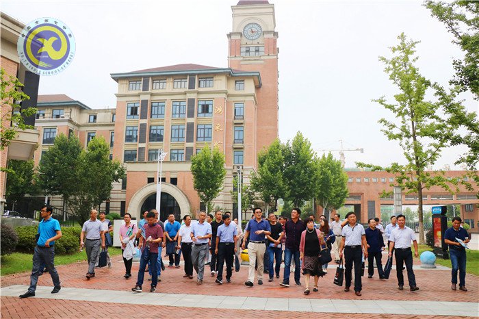 安徽省第51期高（完）中校長任職資格培訓(xùn)班蒞臨我?？疾熘笇?dǎo)(圖1)