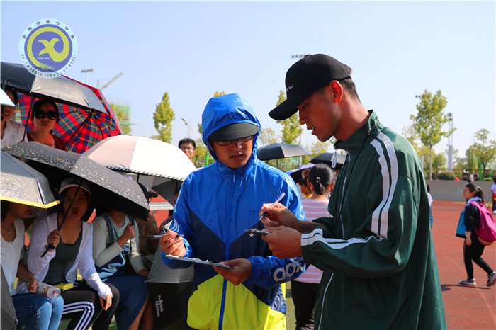 運(yùn)動(dòng)場上的另一抹色彩(圖5)