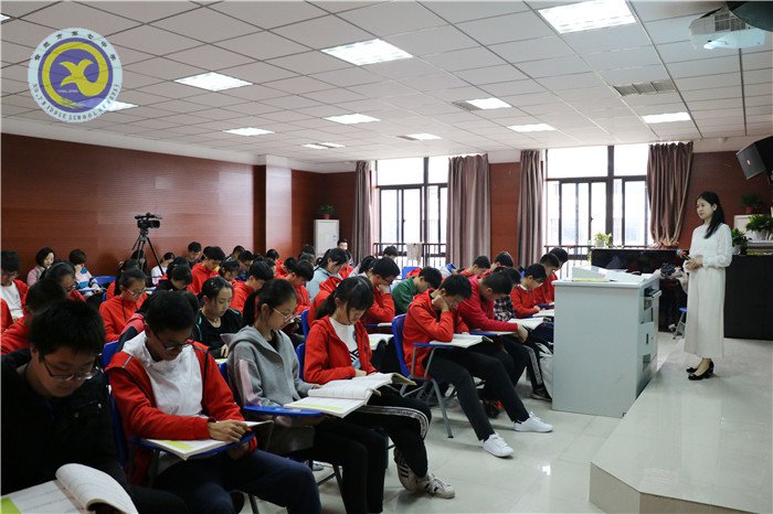 同課異構(gòu)共研討，青年教師展風(fēng)姿(圖8)