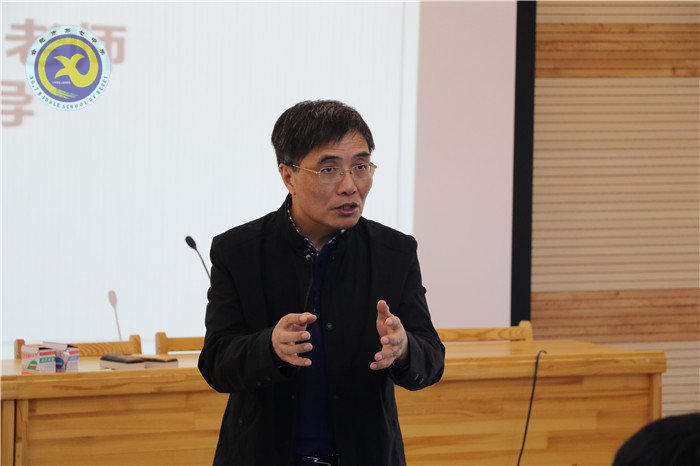 同課異構(gòu)共唱英雄悲歌 名師講座細(xì)談長(zhǎng)課短教(圖8)