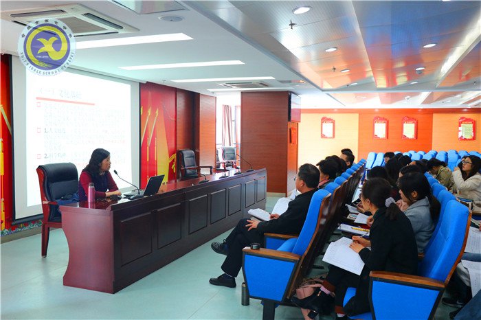 專家名師傳經(jīng)送寶，教研備課集體探究(圖1)