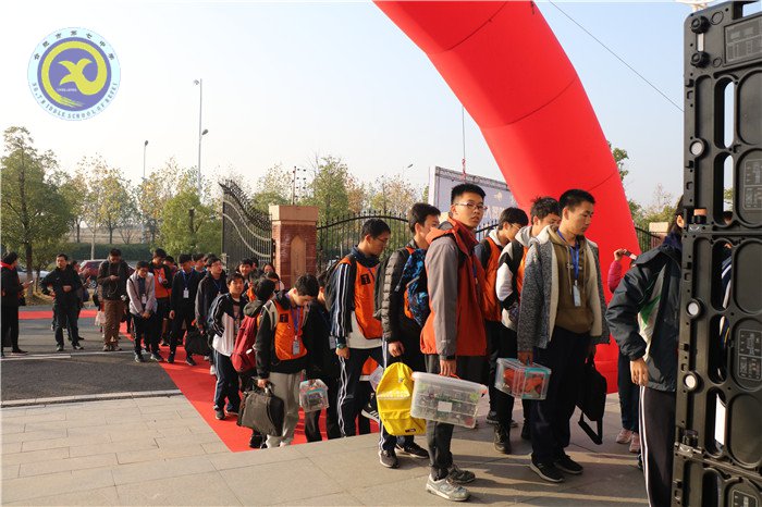 機器人角逐世界杯 青少年展示大風(fēng)采(圖2)