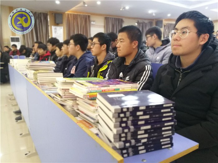 激勵表彰優(yōu)秀學子 全力打造美麗校園(圖1)