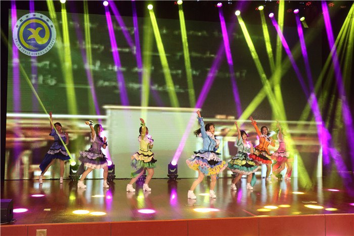 科技點夢想 文藝綴青春 芳華迎新年(圖5)