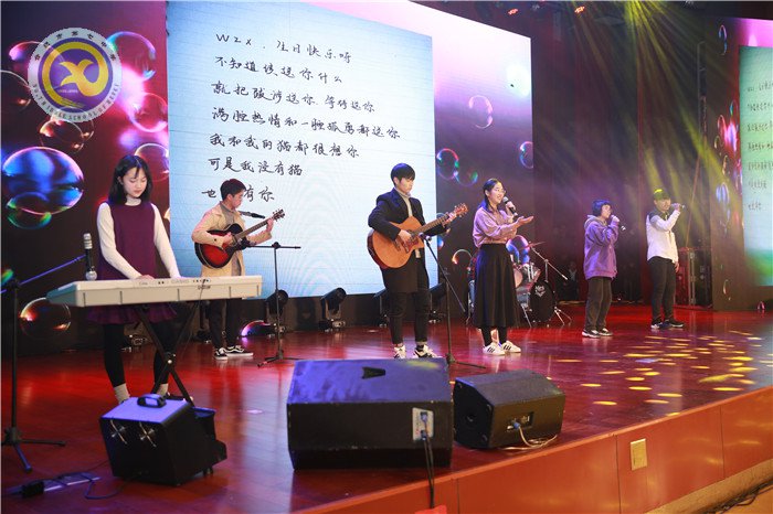 科技點夢想 文藝綴青春 芳華迎新年(圖10)