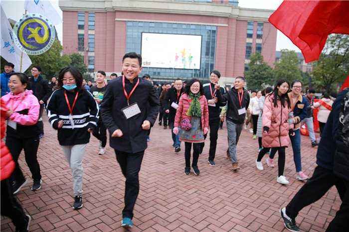 懷揣夢(mèng)想再出發(fā) 攜手并進(jìn)齊奔跑(圖2)