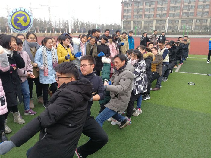 凝心聚力拔河賽，辭舊迎新戰(zhàn)高三(圖3)