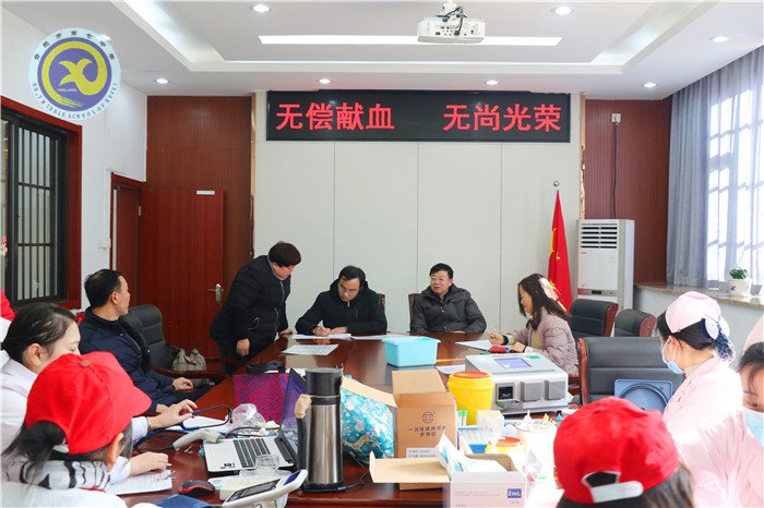 愛(ài)心獻(xiàn)血車(chē)進(jìn)校園 熱血匯聚生命長(zhǎng)河(圖2)