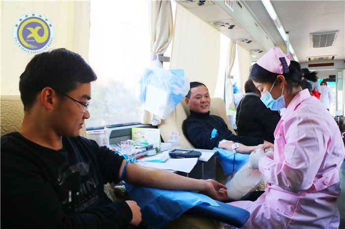 愛(ài)心獻(xiàn)血車(chē)進(jìn)校園 熱血匯聚生命長(zhǎng)河(圖4)