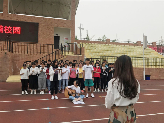 合作結(jié)對(duì)比拉歌 競(jìng)爭(zhēng)比拼賽青春(圖3)