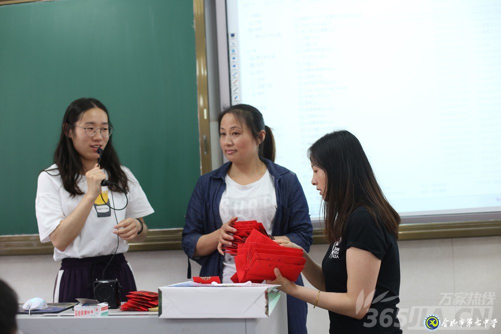 萬家熱線：感人！實(shí)拍合肥七中畢業(yè)班最后一課：班級大合唱《明天你好》（組圖）(圖4)