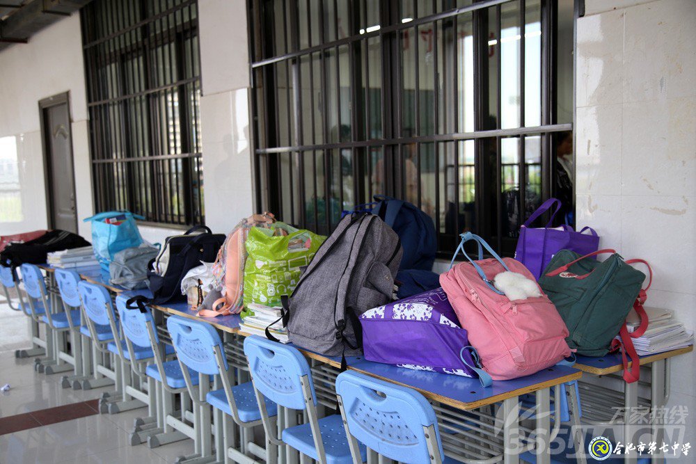 萬家熱線：感人！實(shí)拍合肥七中畢業(yè)班最后一課：班級大合唱《明天你好》（組圖）(圖10)