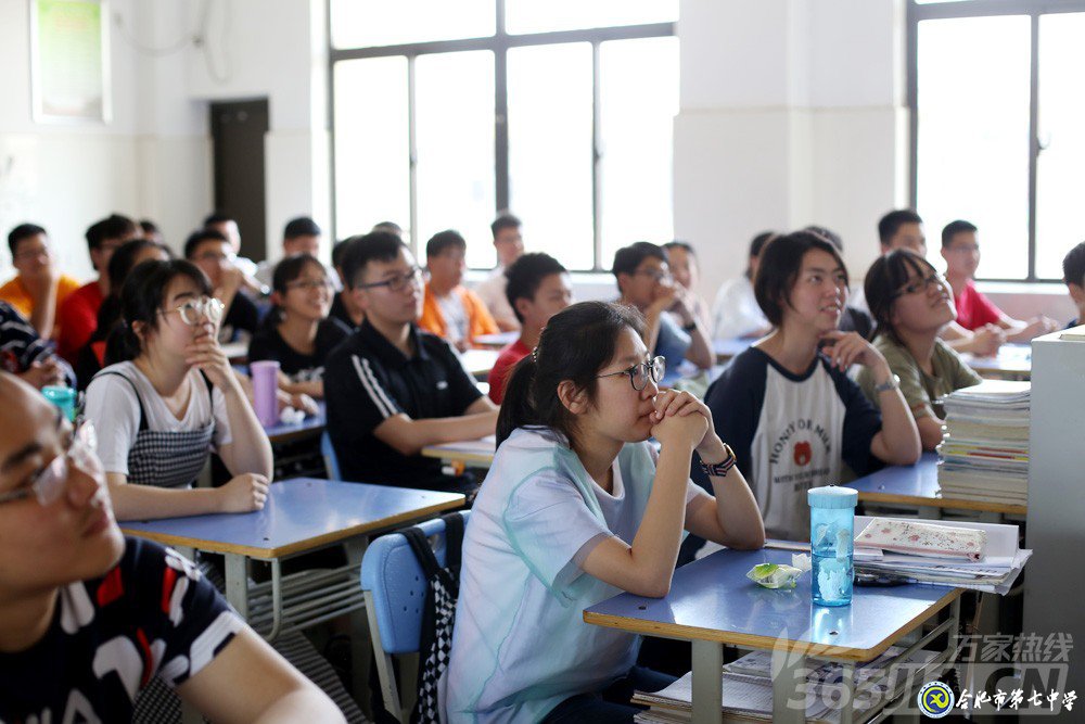 萬家熱線：感人！實(shí)拍合肥七中畢業(yè)班最后一課：班級大合唱《明天你好》（組圖）(圖11)
