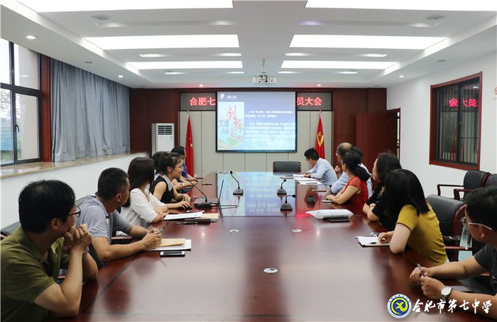 思想教育無止境 評(píng)先評(píng)優(yōu)樹典型(圖2)