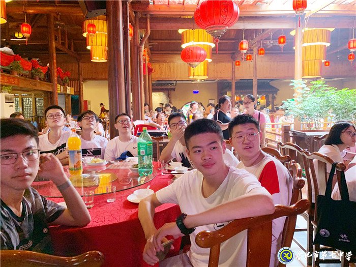 八月登頂蜀峰躊躇滿(mǎn)志，六月蟾宮折桂志在必得(圖9)