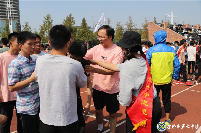 韌性堅(jiān)持5000米賽場(chǎng) 呵護(hù)凝聚班集體精神(圖9)