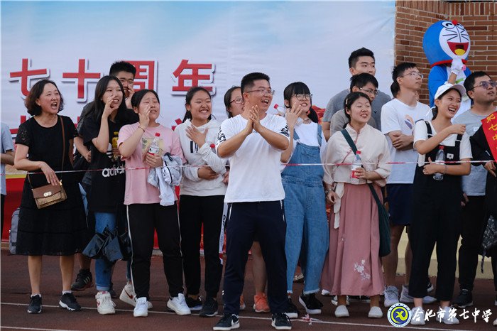 韌性堅(jiān)持5000米賽場(chǎng) 呵護(hù)凝聚班集體精神(圖5)