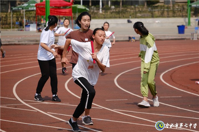 健身與運(yùn)動(dòng)同樂，學(xué)生與教師共歡(圖3)