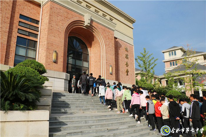 專家講座進校園 學子有福享盛宴(圖1)