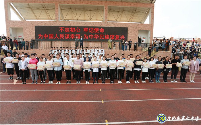 學(xué)軍人風(fēng)姿 展個(gè)人風(fēng)采(圖1)