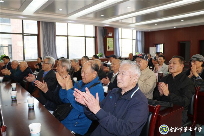 尊老敬老集體祝壽  運(yùn)動健身風(fēng)采依舊(圖2)