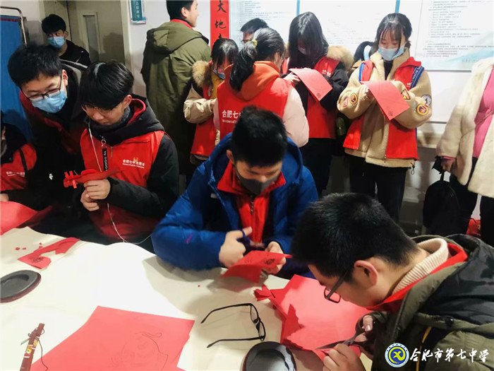 迎新春，賀新年，七中學(xué)子歡至科大附屬醫(yī)院寫(xiě)春聯(lián)(圖3)