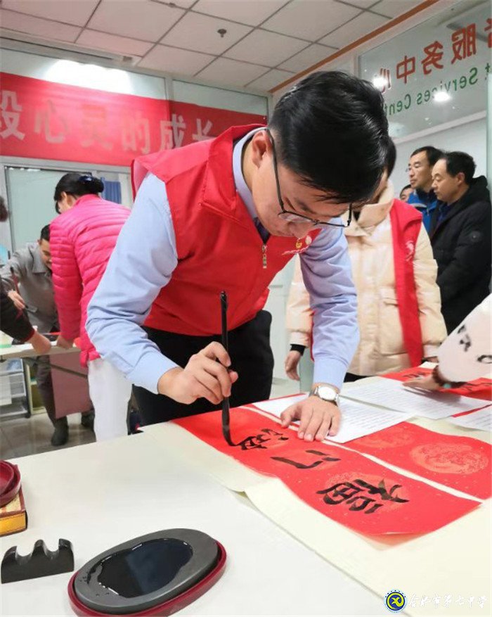 迎新春，賀新年，七中學(xué)子歡至科大附屬醫(yī)院寫(xiě)春聯(lián)(圖2)