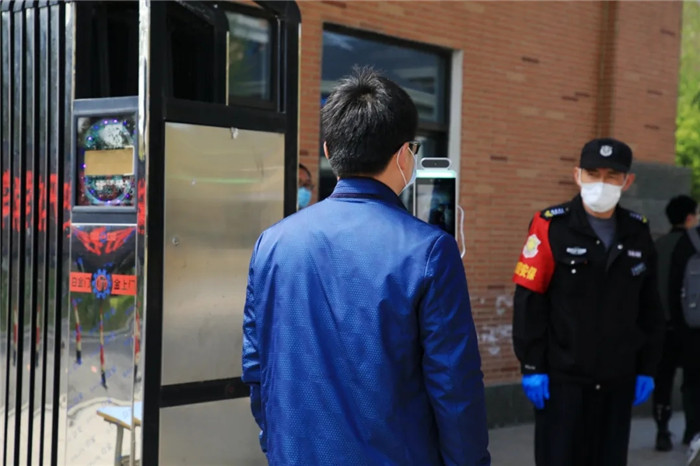 合肥七中舉行2020年春季開(kāi)學(xué)疫情防控應(yīng)急演練活動(dòng)(圖8)