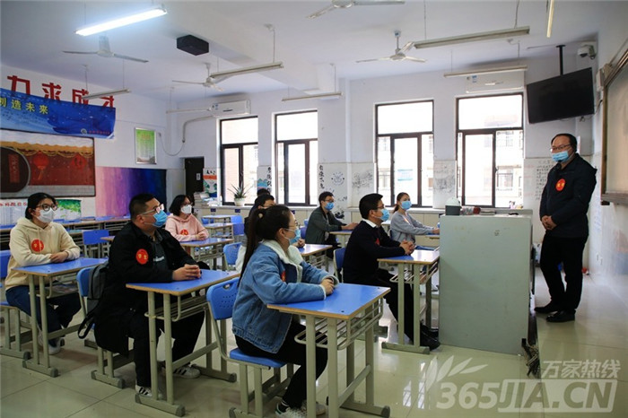 萬家熱線：千余名學子將這樣報到、上課 直擊合肥七中“開學”演練現(xiàn)場(圖5)