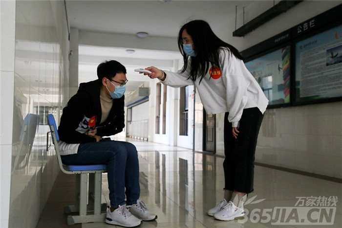 萬家熱線：千余名學子將這樣報到、上課 直擊合肥七中“開學”演練現(xiàn)場(圖8)