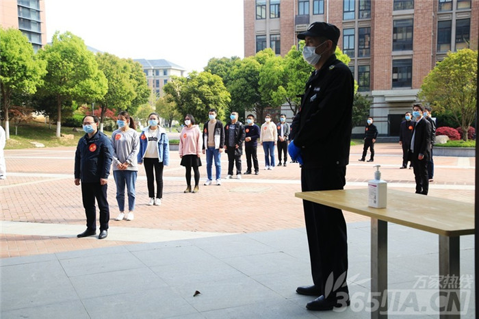 萬家熱線：千余名學子將這樣報到、上課 直擊合肥七中“開學”演練現(xiàn)場(圖9)