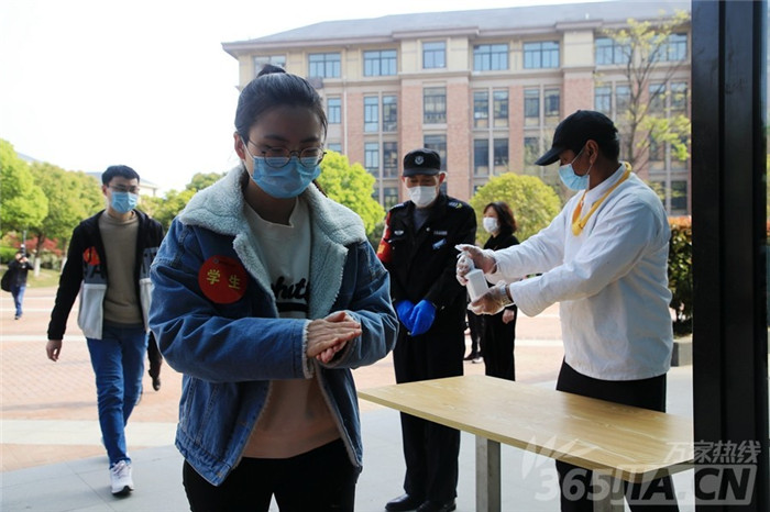 萬家熱線：千余名學子將這樣報到、上課 直擊合肥七中“開學”演練現(xiàn)場(圖10)