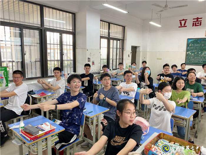 學(xué)做室內(nèi)健身操 強(qiáng)身健體保健康(圖1)