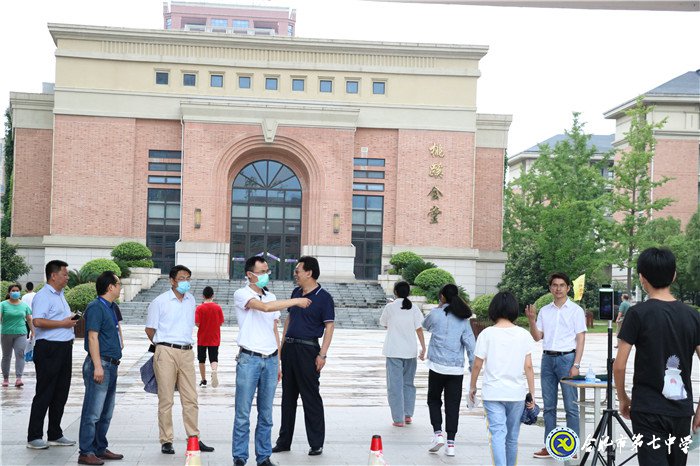 王杰才局長視察合肥七中中考考點準備工作(圖3)