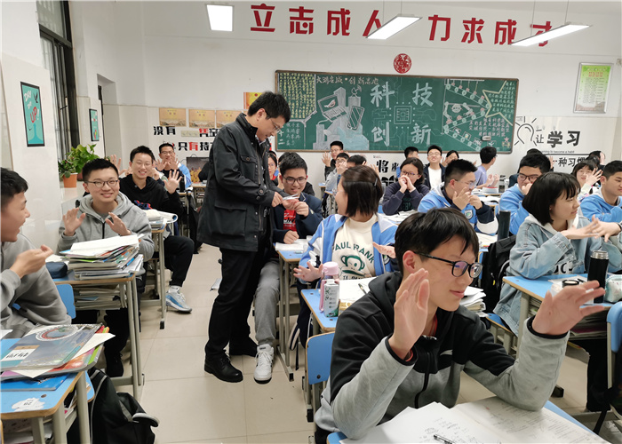 正校風(fēng)校紀 創(chuàng)和諧校園(圖1) 正校風(fēng)校紀 創(chuàng)和諧校園(圖1)