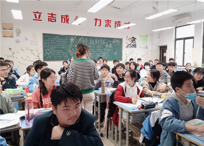 正校風(fēng)校紀 創(chuàng)和諧校園(圖3) 正校風(fēng)校紀 創(chuàng)和諧校園(圖3)