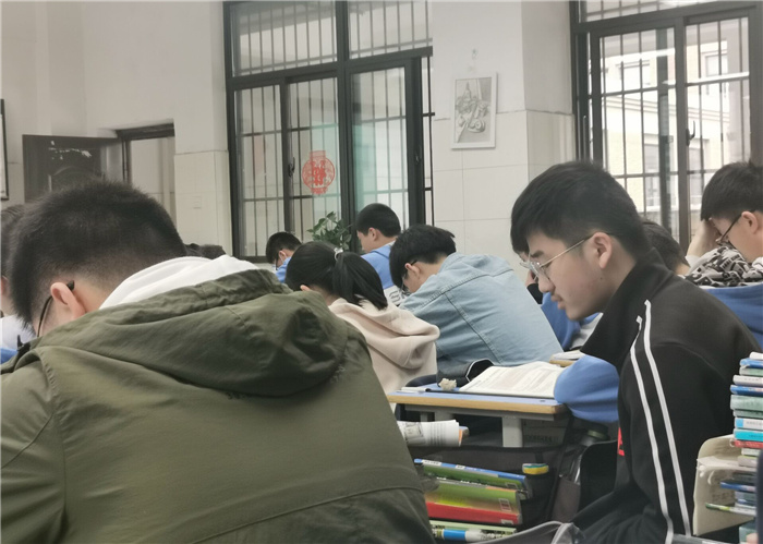 汪鑫磊 自習(xí)課側(cè)影.jpg 汪鑫磊 自習(xí)課側(cè)影.jpg