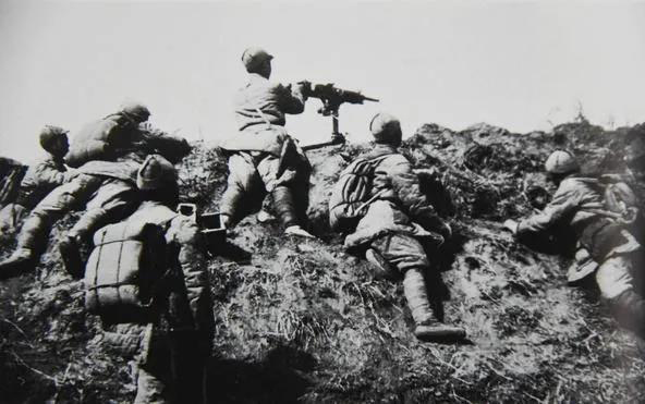 △百團大戰(zhàn)，獅腦山戰(zhàn)斗中的我軍機槍陣地.jpg