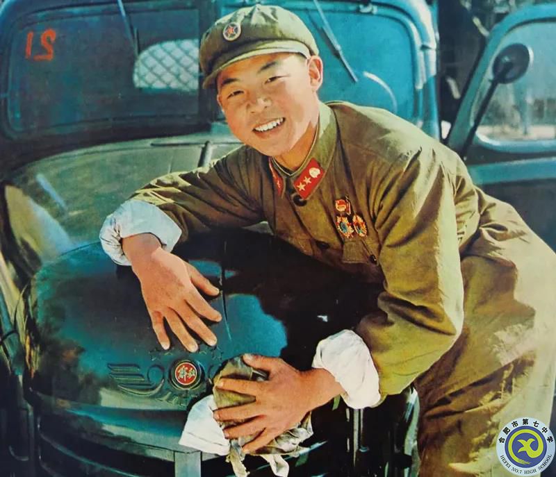 △雷鋒最喜愛(ài)的汽車是新中國(guó)自主生產(chǎn)的“解放牌CA10”.jpg △雷鋒最喜愛(ài)的汽車是新中國(guó)自主生產(chǎn)的“解放牌CA10”.jpg