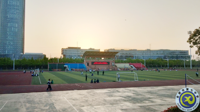 秦宜遠(yuǎn) 傍晚的操場(chǎng).png 秦宜遠(yuǎn) 傍晚的操場(chǎng).png