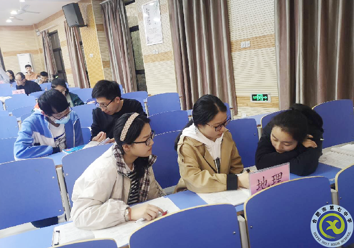 李欣彤 階梯教室答疑.png 李欣彤 階梯教室答疑.png