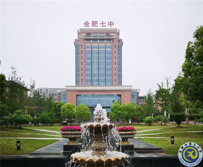 薔薇花開(kāi)的路口，畢業(yè)留影不言愁(圖1)