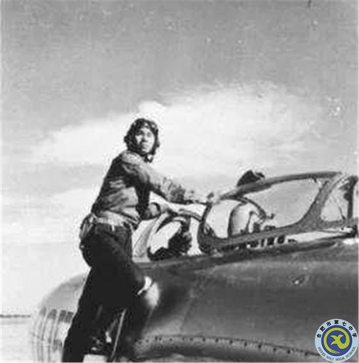 △投擲我國第一枚實(shí)用氫彈的飛行員楊國祥.jpg △投擲我國第一枚實(shí)用氫彈的飛行員楊國祥.jpg