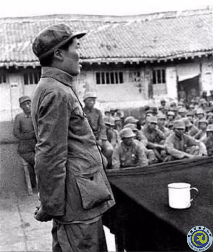 △1938年5月，毛澤東在抗日軍政大學(xué)作《論持久戰(zhàn)》報(bào)告.jpg