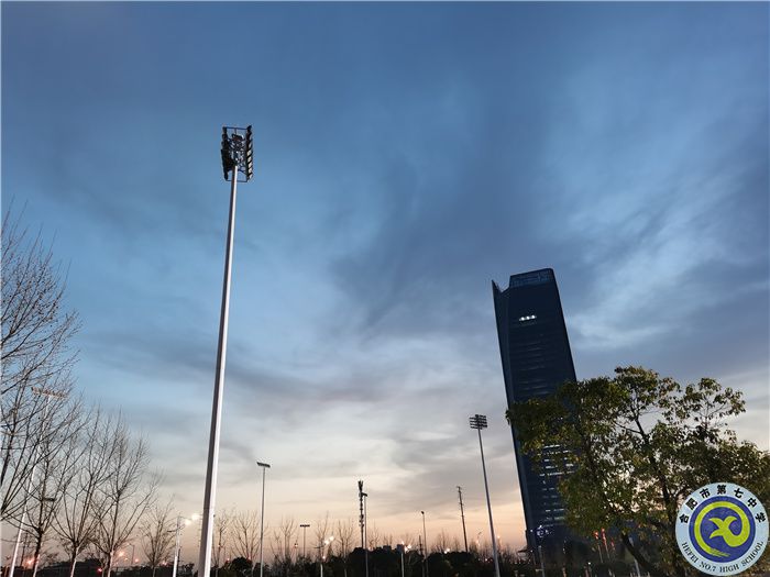 王斯怡 校園.jpg 王斯怡 校園.jpg