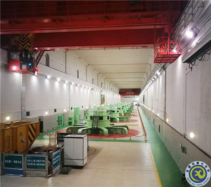 水電站發(fā)電機(jī)組.jpg 水電站發(fā)電機(jī)組.jpg